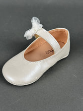 Load image into Gallery viewer, Gorgino Leather Crib Shoe with Flower Pearl, Velcro Strap GS201890 Made in Greece
