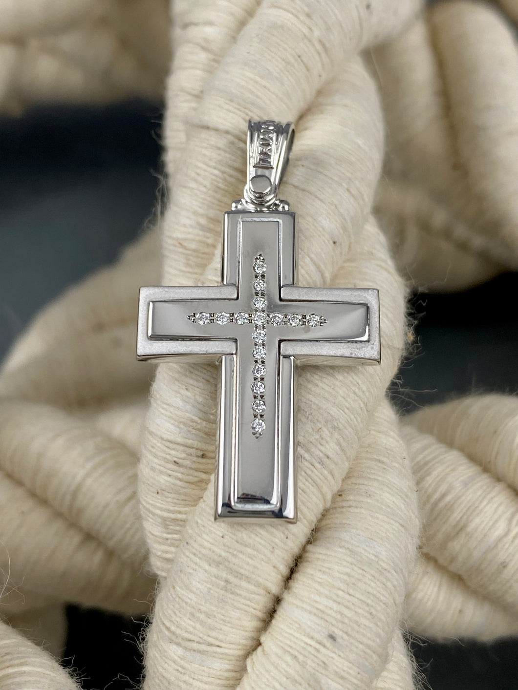 14k Triantos White Gold Cross Polished and Brushed with Diamonds. 22126